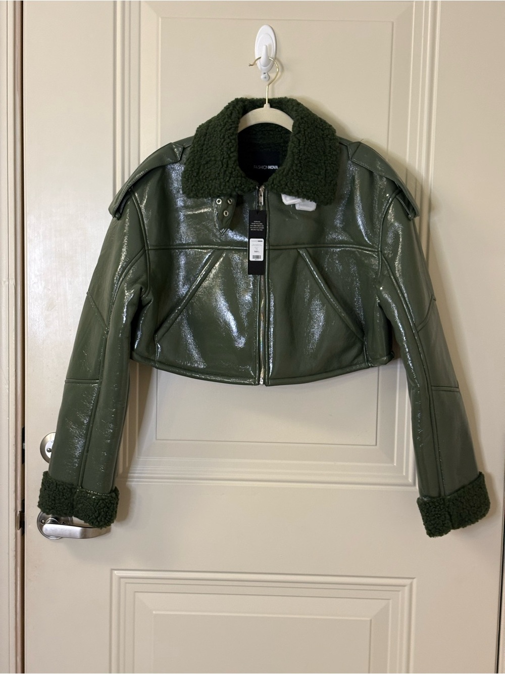 NWT Fashion Nova Green Cropped Faux Leather Bomber Jacket w/Faux Fur Trim SZ L - Picture 4 of 16
